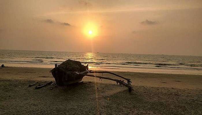 View the sunset at the Tarkali Beach near Devbagh Beach