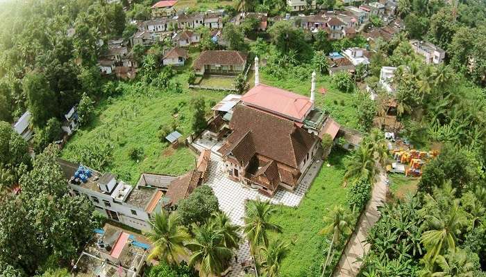 an aerial view of the mosque in Kerala.