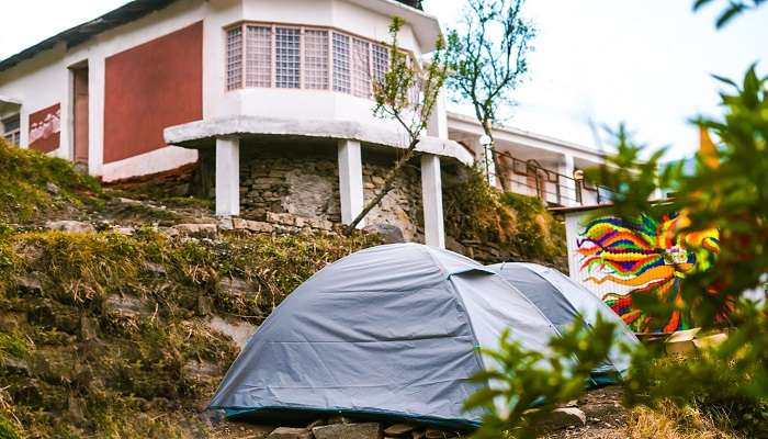 For some old-school and mountain side authenticity in a resort near Rudraprayag,