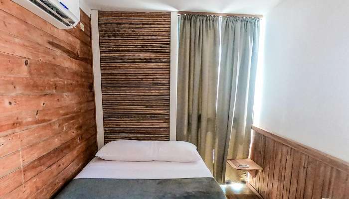 The Hosteller in Narkanda offers cheap and high-quality rooms.