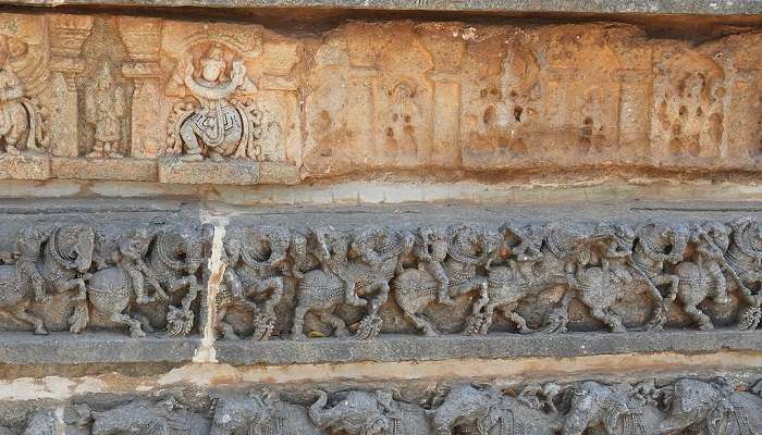 Carvings on the walls of Hoyasalewara temple