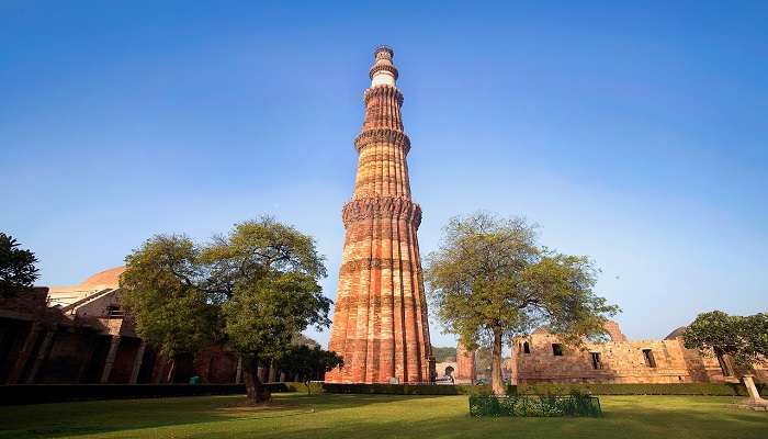 Qutub Minar is one of the best places to visit near Sanjay Van