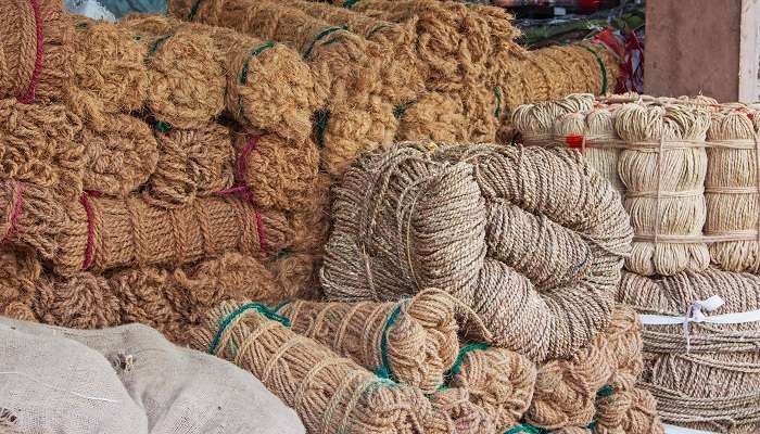 various types of ropes to do shopping.