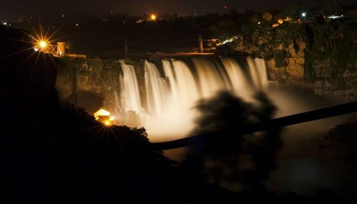 The beautiful night view of the Gokak Falls is the centre of attraction in India