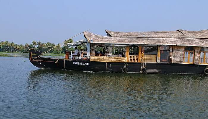 Experience staying at the houseboats in Kumarakom