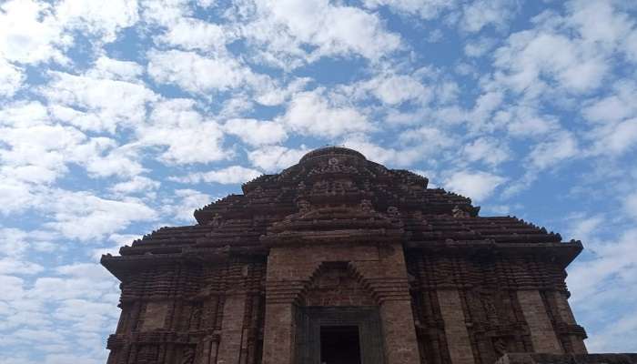 Witness the unique ambience created by the light and sound show at the Konark Sun Temple in Puri, Odisha 