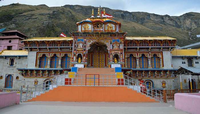 An entrance of the Badrinath in October to visit in Uttarakhand.