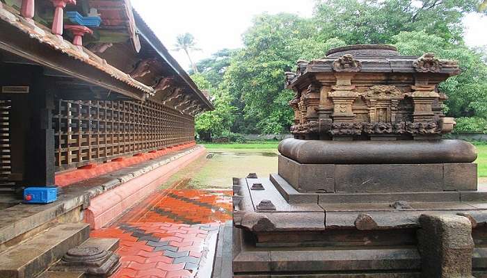 Thirumoozhikkulam Lakshmana Perumal Temple near resorts near Angamaly