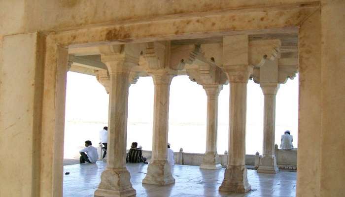 Due to its allure and serene beauty, Ajmer attracts a large number of tourists.