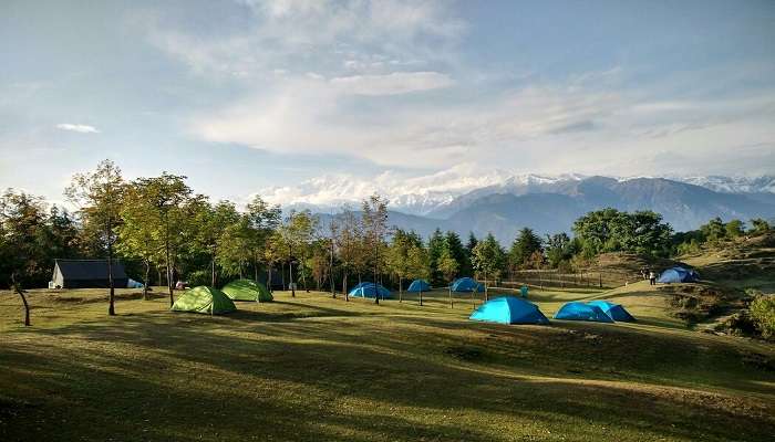 Stunning view of Deoria Tal with mountains reflecting in the lake