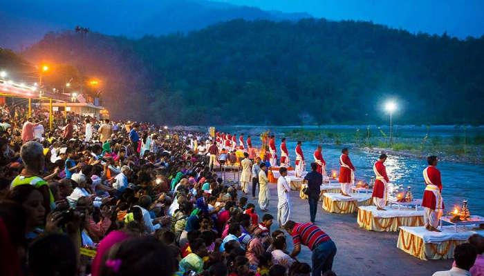 Pilgrims at Triveni Ghat, Ujjain near bhukhi mata temple.