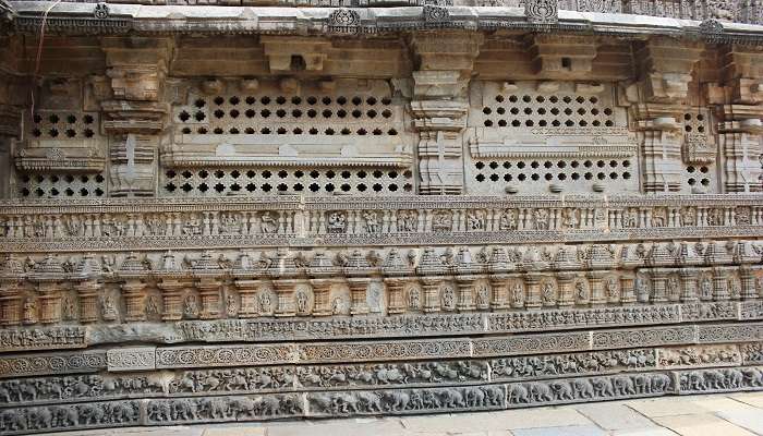 Carvings on temple 