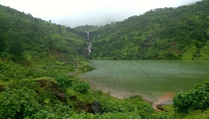 The alluring view and the enchanting Vihigaon Falls are a must-visit