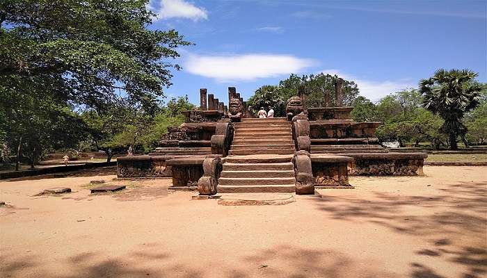 visit the multiple historical sites in Sri Lanka.