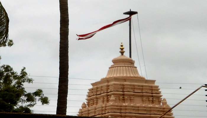 The Kolanaupaka Jain temple head that has been around for about 2000 years.