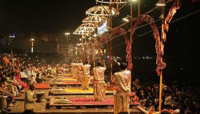 Devotees offering prayers at Ragigudda Shri Prasanna Anjaneyaswami Temple