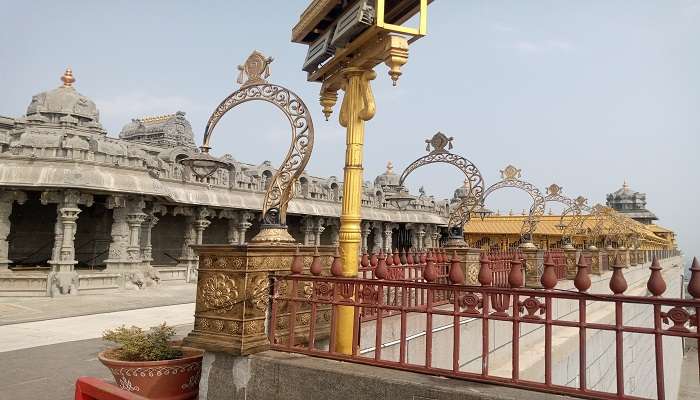  Yadagirigutta Temple, dedicated to Lord Narasimha Swamy in Telangana. 