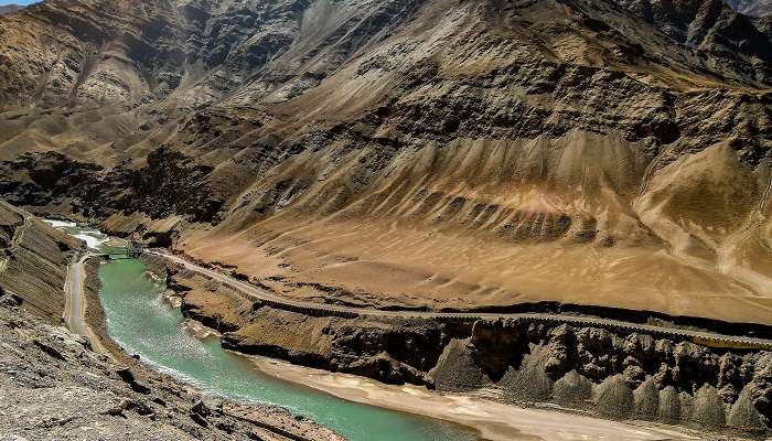 A beautiful view of the Zanskar River