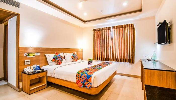 Located near Coimbatore Railway Station, FabHotel Prime Royal Castles is a budget hote