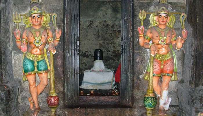 Inside of Meenakshi Sundareswarar temple with beautiful paintings