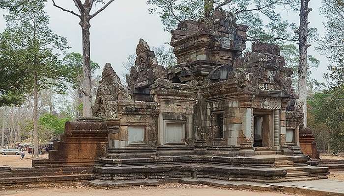 Exploring the ancient Chau Say Tevoda temple