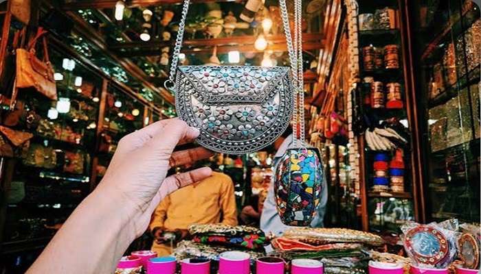 Laad Bazaar is predominantly famous for shops that sell colourful bangles made out of lead
