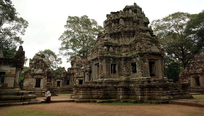 See the beautiful architecture of the Chau Say Tevoda temple