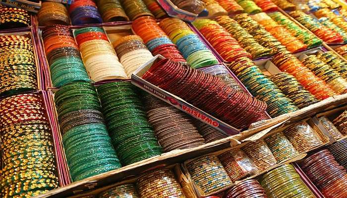 Known for its bangle shops, the first thing you need to do at laad bazaar hyderabad is some bangle shopping.