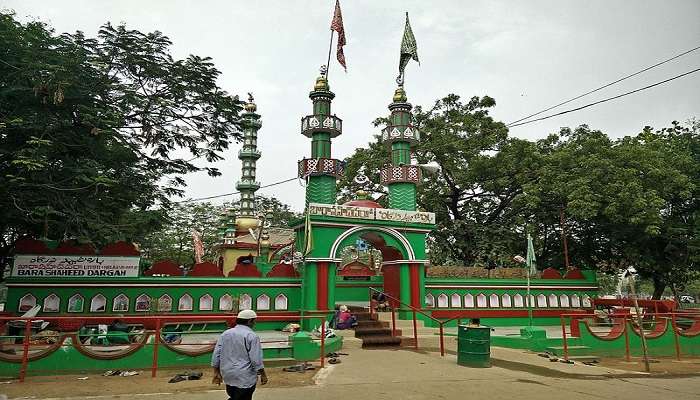 Barah Shaheed Dargah has a very beautiful entrance.