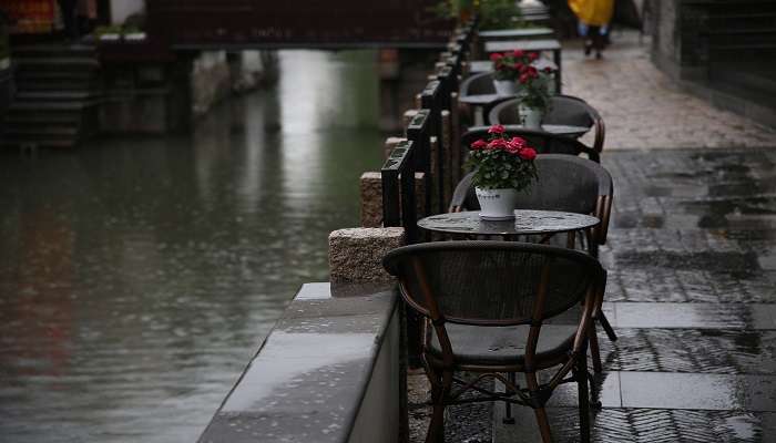 A cafe on the waterside