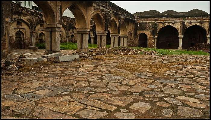 begumpur masjid