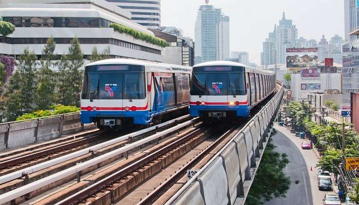 Reach Wat Ratchaburana by train. 