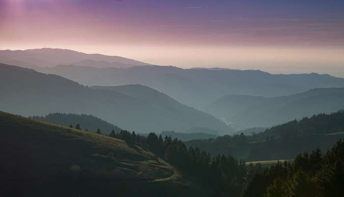 The views of the Himalayas from Durpin Dara Hill 