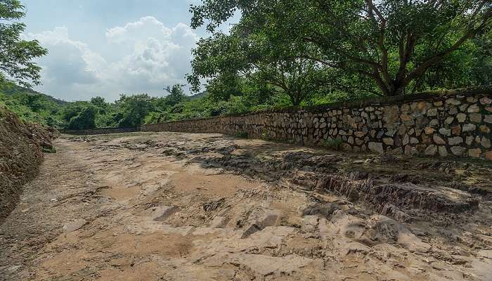 Places to Visit in Rajgir - Lord Krishna’s Chariot Wheel Marks