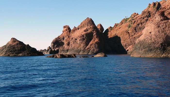 Réserve naturelle de Scandola, Corse, C’est l’une des meilleurs endroits à visiter en France en hiver