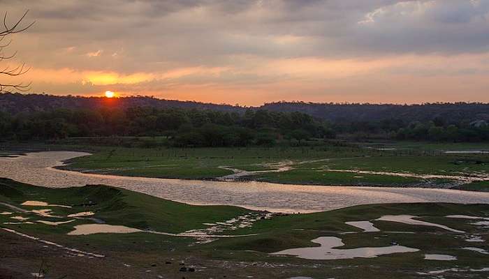 Relax at Damdama Lake, one of the finest places to visit near Noida for nature lovers