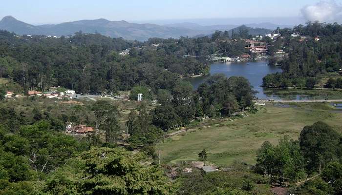 A mesmerizing sunset view from one of the viewpoints around Emerald Lake Yercaud