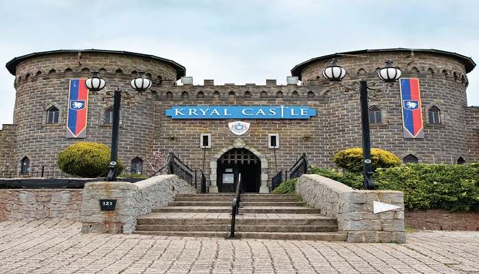 A historic combat workshop at the Kryal Castle