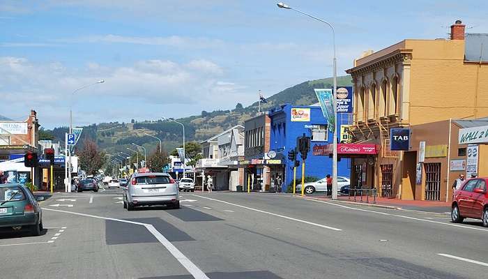 The main city of Mosgiel has a very comforting and relaxing atmosphere.