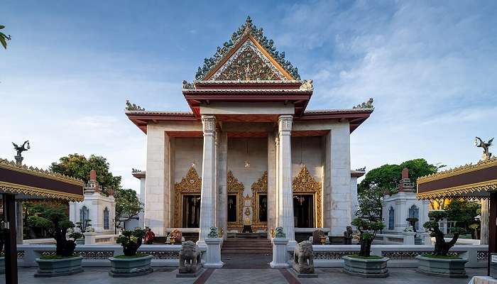 Famous ancient banyan tree at Wat Bowonniwet Vihara Bangkok