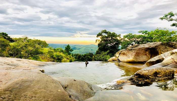 Details about Diyaluma Falls