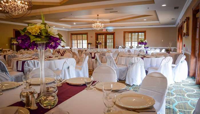 The aesthetics of the convention hall makes it the best choice for hosting parties 