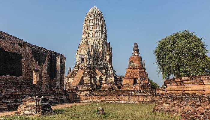 Stunning architecture of Wat Ratchaburana Bangkok. 