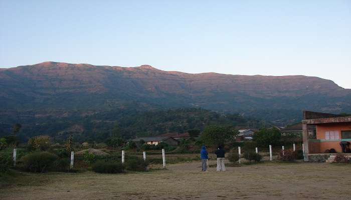 visit the most beautiful Kalsubai mountain in the Western Ghats of umbrella waterfalls 