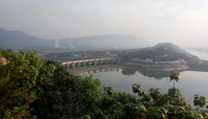 The picturesque view of the Mettur dam, the brother dam of Krishnarajasagar Dam.