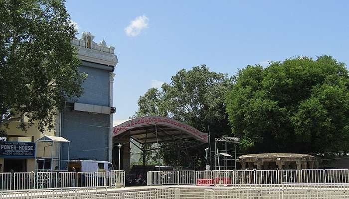 Sri Kalyana Venkateshwara Temple is located at a very convenient place in Tirupati.