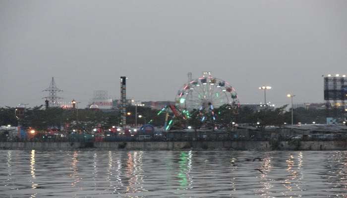 Plan your visit to witness Hyderabad's iconic laser show at Lumbini Park.