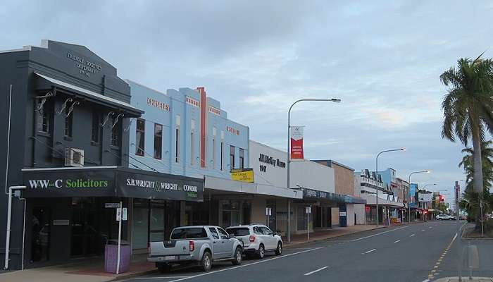 The impressive architecture of the Art Deco buildings.