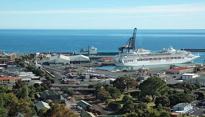 Cruise ship Dawn Princess in the Port of Burnie