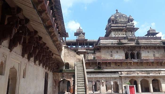 Visit the Orchha Fort near Bhoora Khon Waterfall